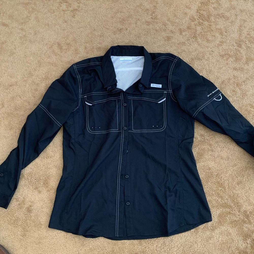 Women’s Columbia Fishing Shirt. Size large